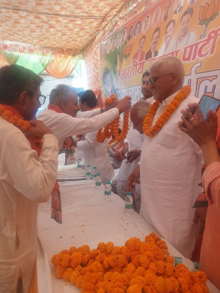 नगेन्द्र सिंह रावल (Nagendra Singh Rawal): स्वागत समारोह में फूल-मालाओं से अभिनन्दन